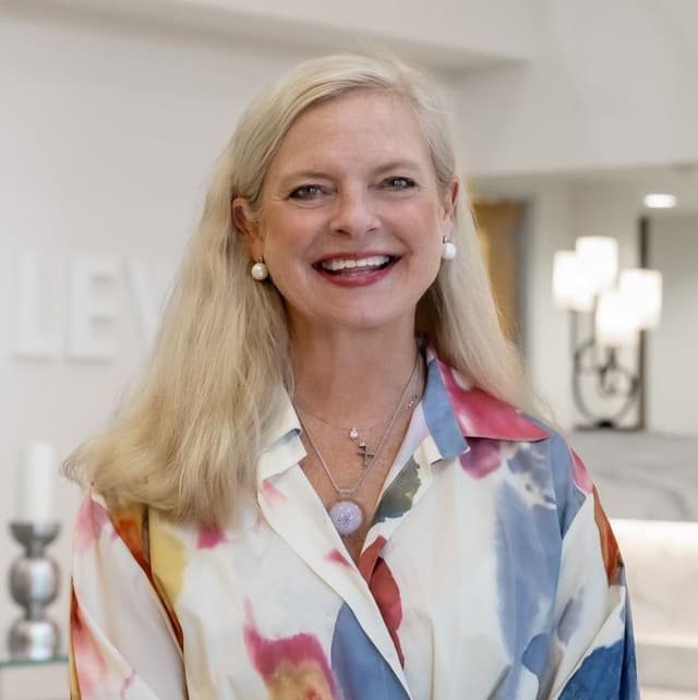 Ellen Faulkner headshot